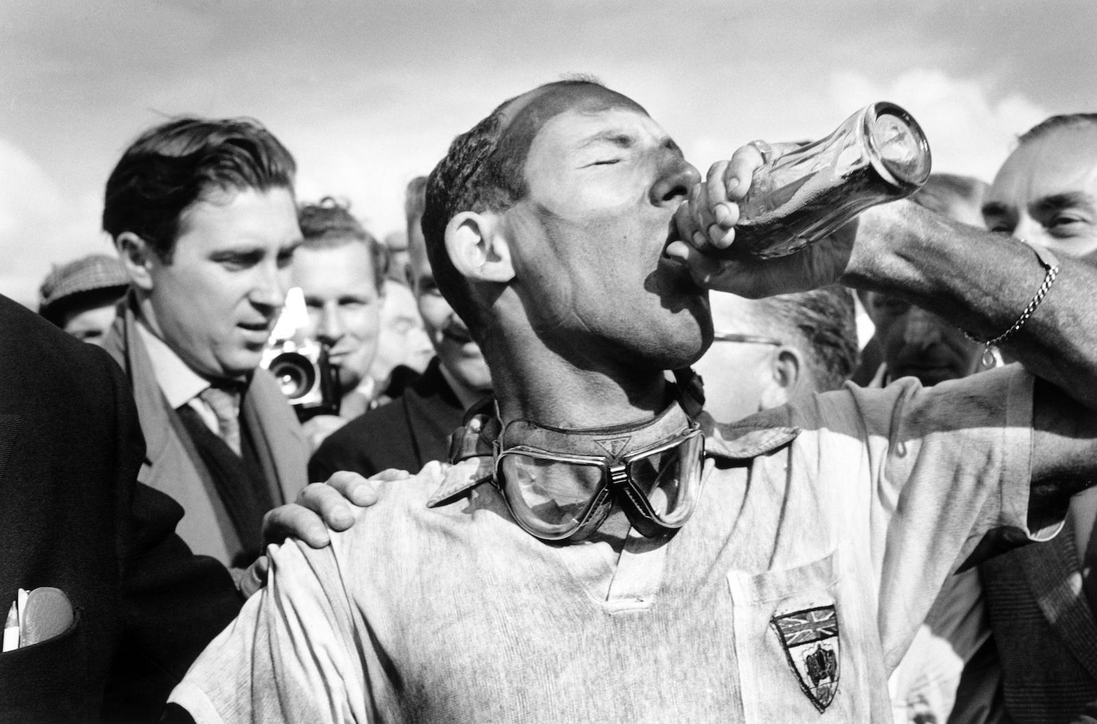 Sir Stirling Moss announces retirement from public life