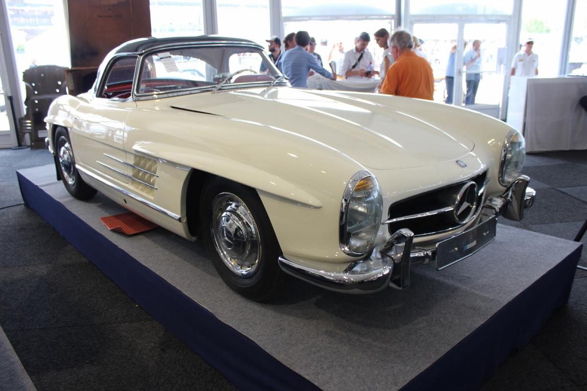 1963 Mercedes 300 SL Roadster sets Le Mans Classic auction record
