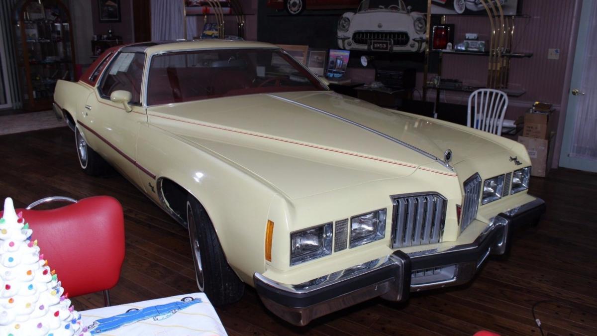 One-off 1977 Pontiac Grand Prix has only 176 miles from new