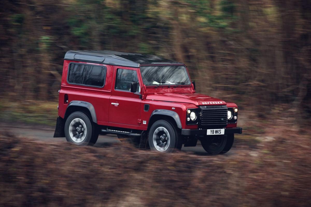 Land Rover to build 150 classic Defender V8s
