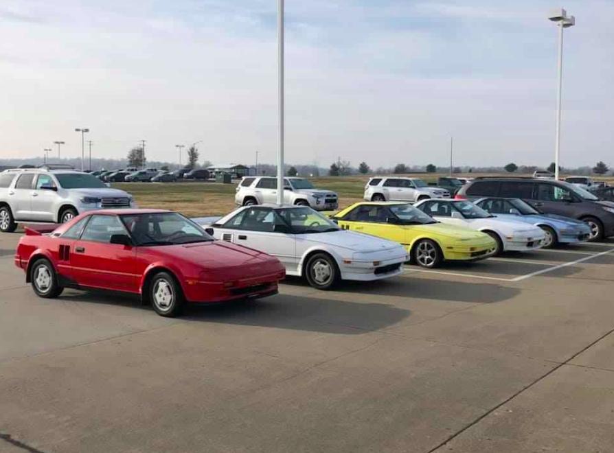 Man trades entire Toyota MR2 collection for 2016 Miata