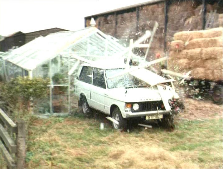 Classic Cars on Film: Range Rover vs Jaguar in Callan