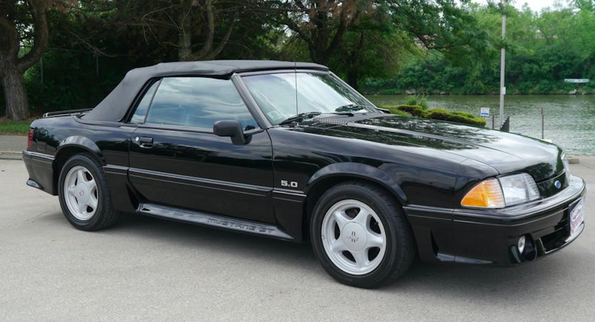 Classifieds Hero: Ford Mustang III